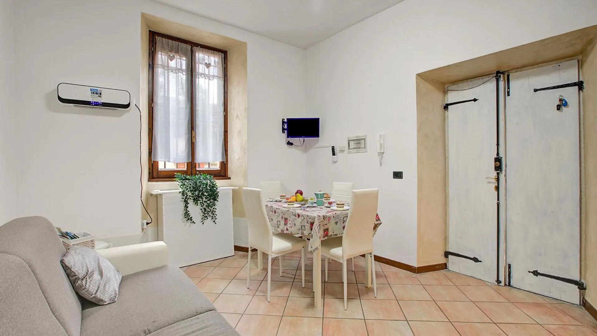 Berny 100M From Lake & Private Parking - Happy Rentals Salò Appartement